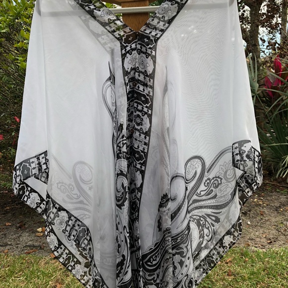 Sheer lace over throw for beach or for tanks - Picture 2 of 8